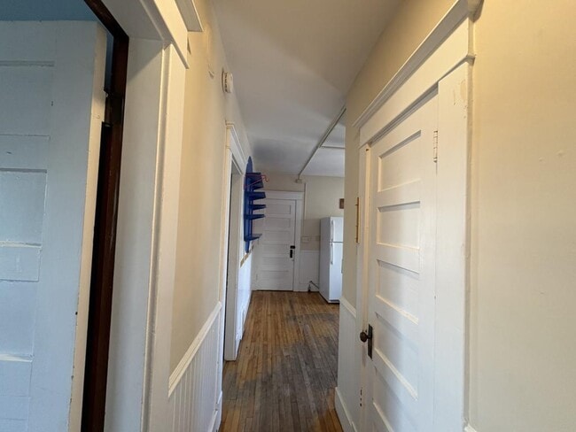 Building Photo - 48 Monroe St