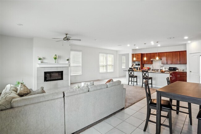 Building Photo - 604 Bronze Forest Dr