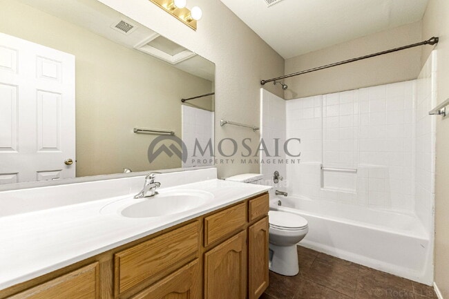 Building Photo - 2024 N Sunset Dr