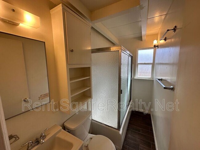 Building Photo - 1015 N Azusa Ave