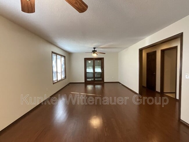 Building Photo - 9 Old Orchard Ln