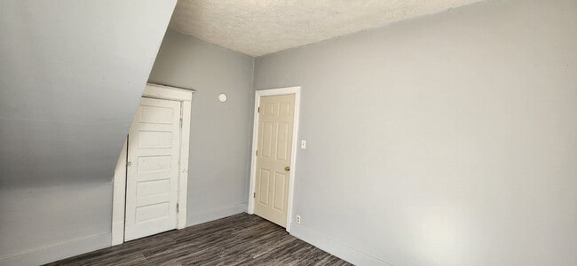 Building Photo - 115 E Conron Ave