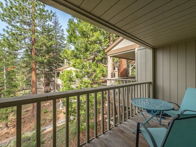 Building Photo - SKI LEASE: Townhome w/Fireplace, 2 Decks &...
