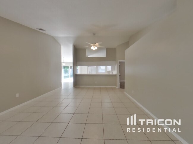 Building Photo - 653 Sand Ridge Dr