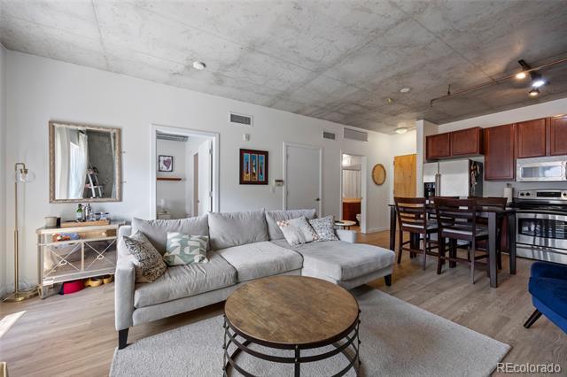 Building Photo - 1475 Delgany St