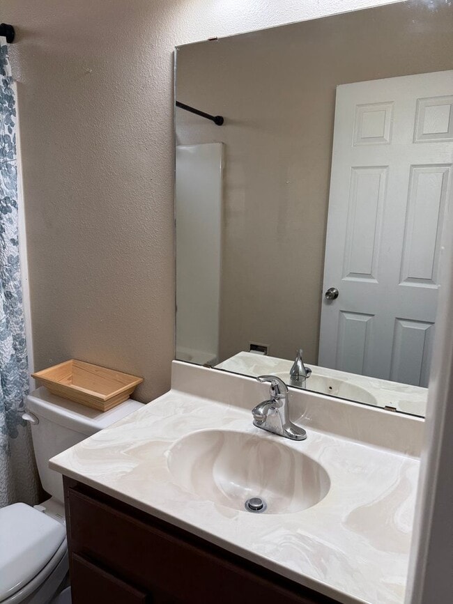 Building Photo - Centrally located home