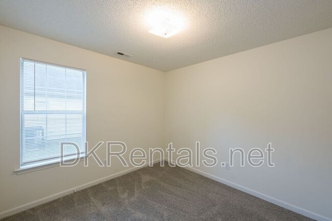 Building Photo - 5689 Isleworth Way