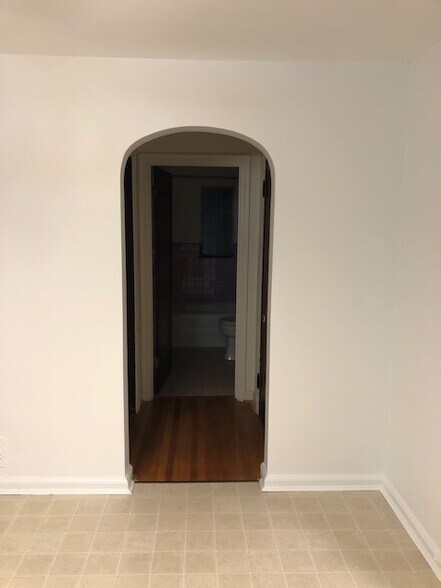 MBR / Bath Hallway - 3821 Delmar Ave