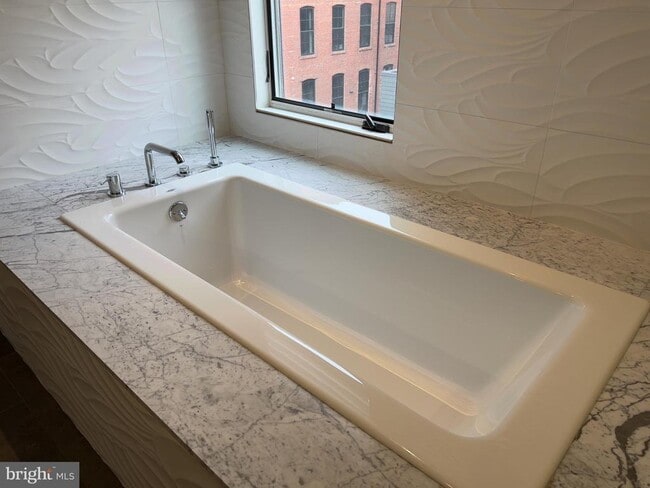 Building Photo - 423 Wallace St