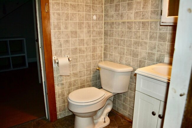 Building Photo - 224 E Main St