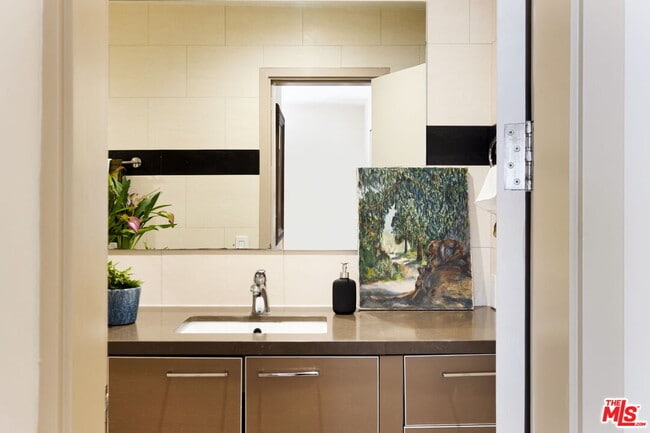 Building Photo - 1717 Malcolm Ave