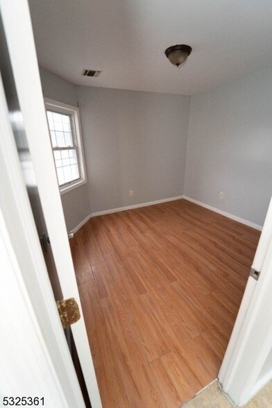 Building Photo - 331 Straight St