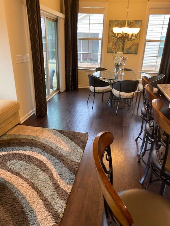 Building Photo - Beautiful 3 Bedroom, 2.5 bath with 2 Car Garage in Thompson Ridge!