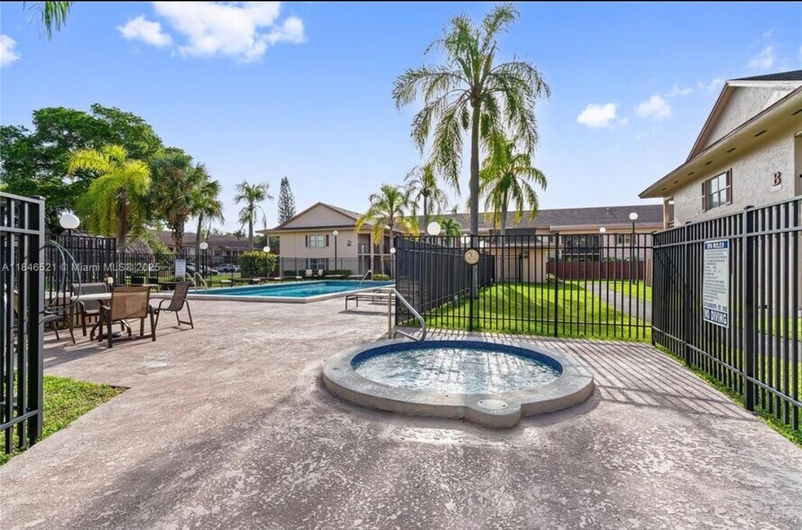 Building Photo - 11217 SW 88th St