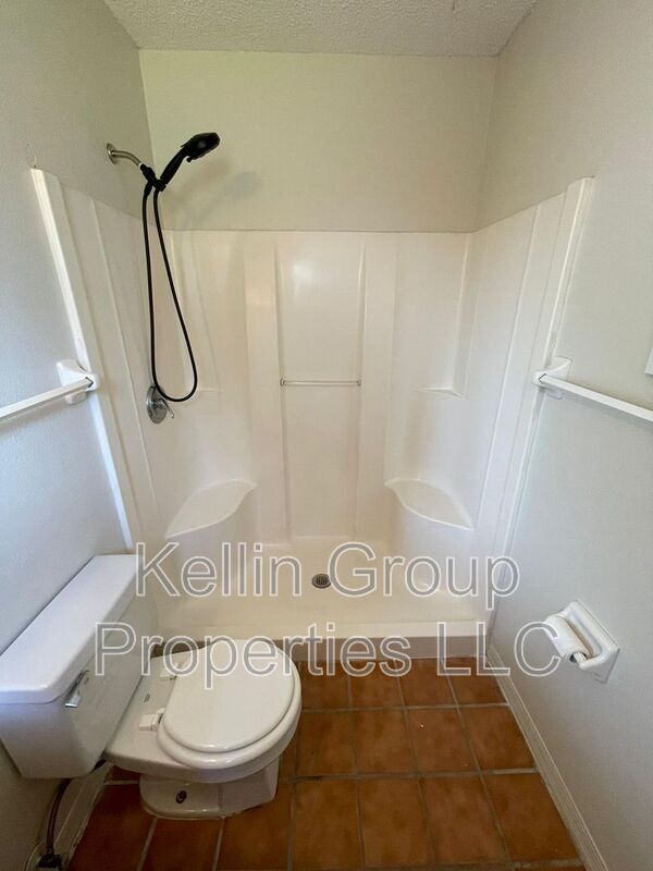 Building Photo - 161 Rebecca Dr NE