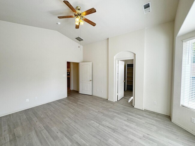 Building Photo - 7152 Elk Creek Rd NE