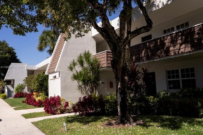 Building Photo - 4017 N Cypress Dr