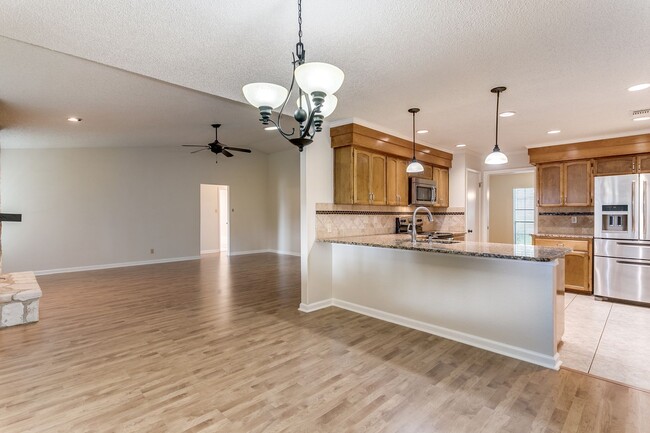 Building Photo - BEAUTIFUL SINGLE STORY HOME IN OAK HOLLOW