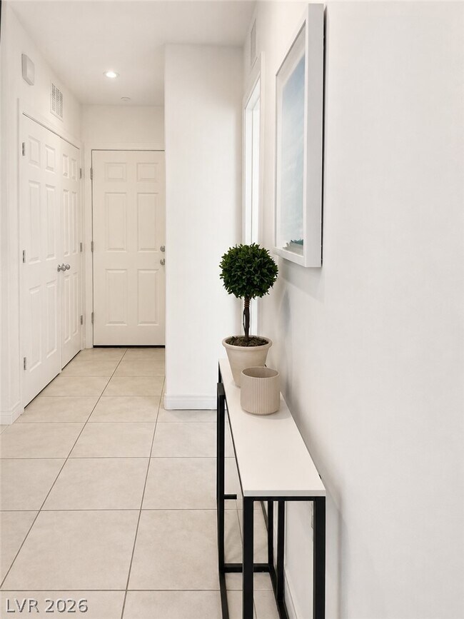 Building Photo - 667 Tiarella Ln