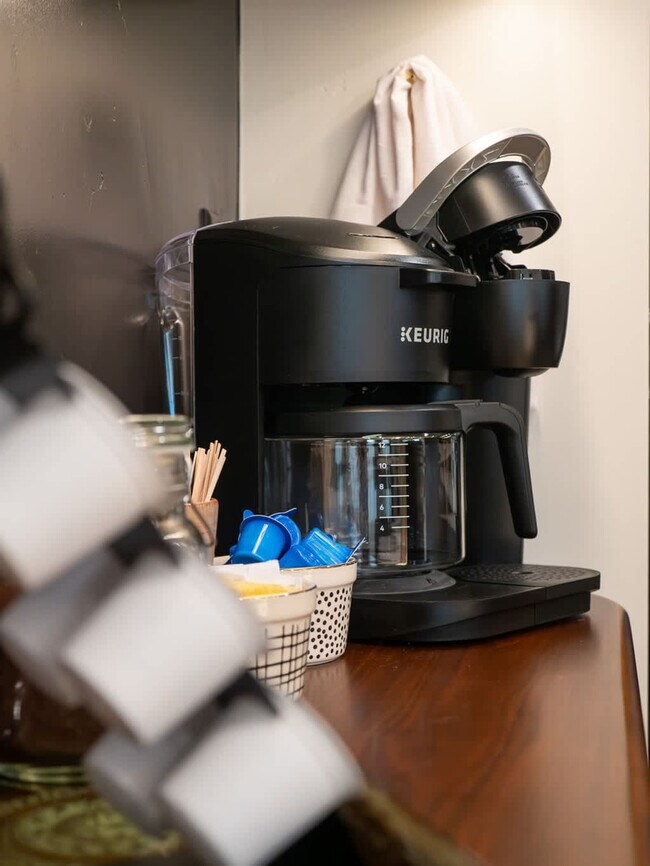 Building Photo - 3413 W Sunset Ave