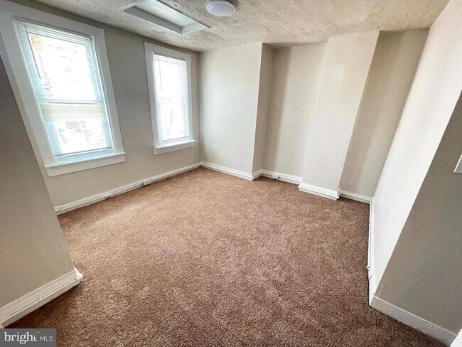 Building Photo - 1736 Darley Ave