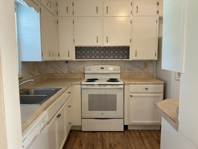 Building Photo - Spacious 3-Bed Home in Cleveland Heights