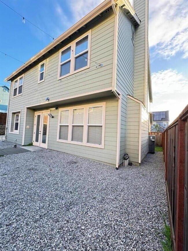 Building Photo - Elegant and Luxurious Rental Home in Hercules