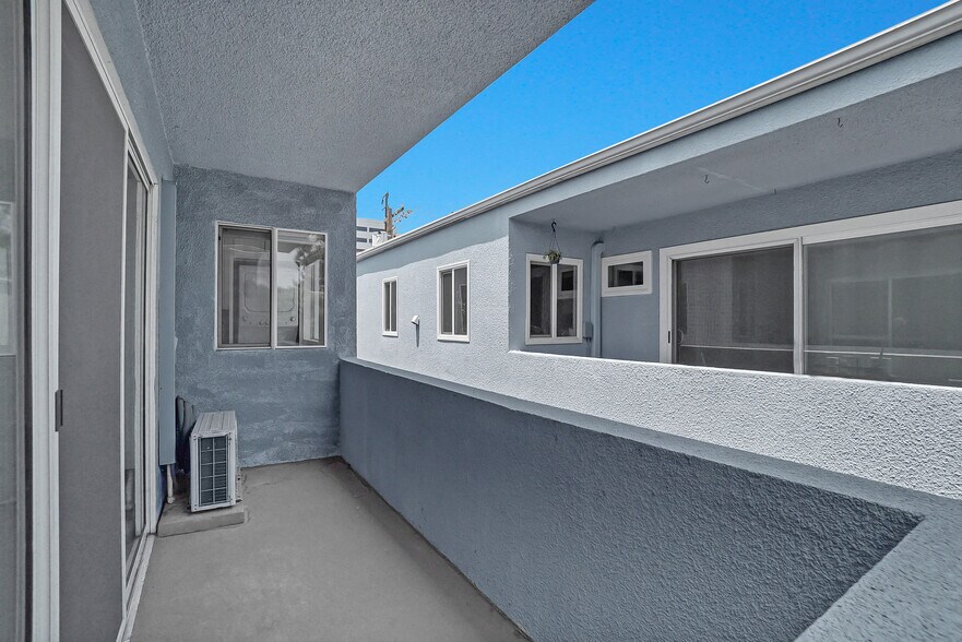 Building Photo - 2223 S Bentley Ave