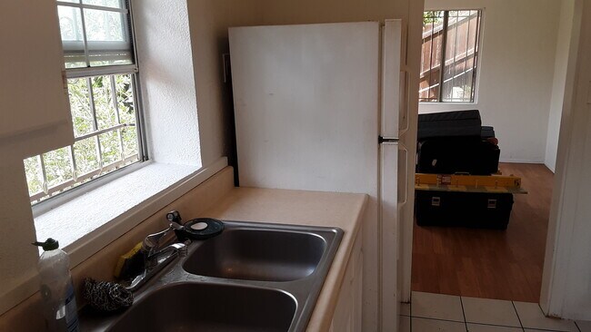 Fridge - 3214 Johnston St