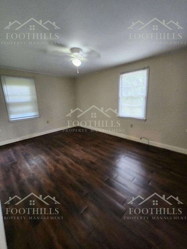 Building Photo - Spacious 3-Bedroom Near Anderson Universit...