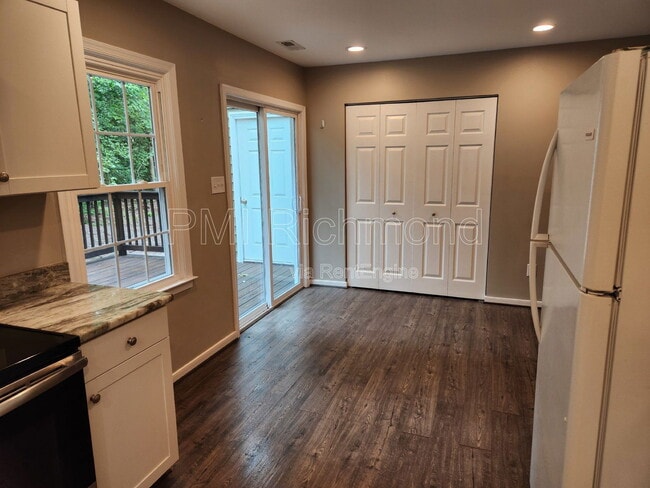 Building Photo - 4500 Sunfield Pl