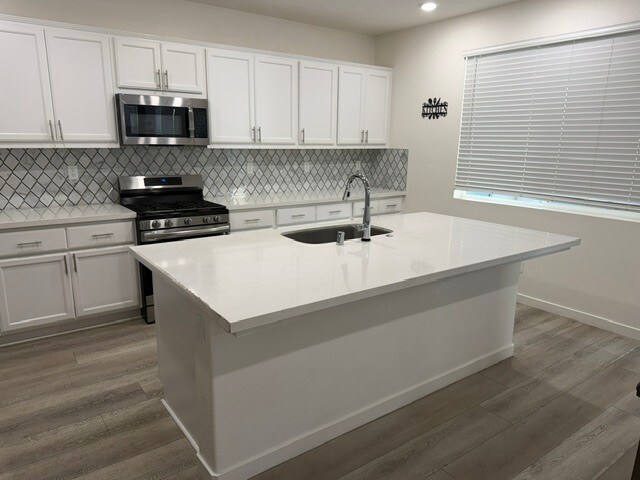 Building Photo - Gorgeous Lathrop 4 Bedroom 3 Bathroom plus a loft area home