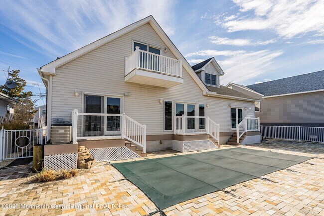 Building Photo - 18 Halsey Dr