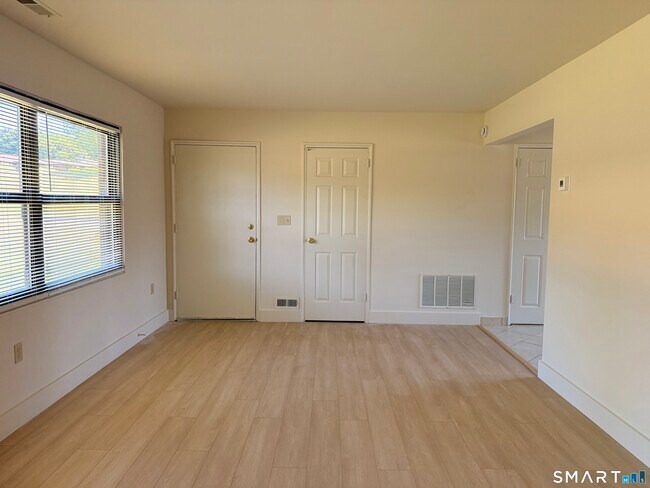 Building Photo - 44 Montoya Cir