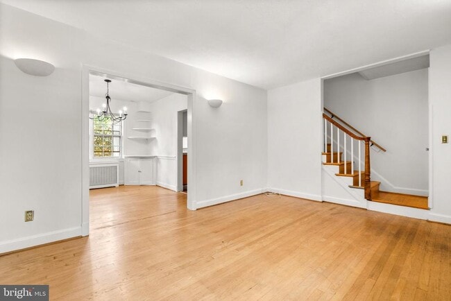 Building Photo - 11 E Rosemont Ave