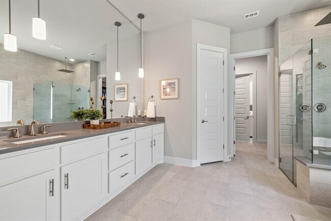 Building Photo - 708 Pinnacle Dr
