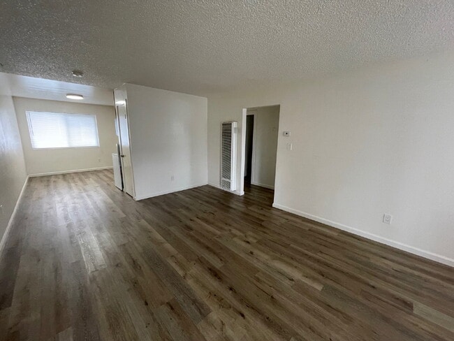 Building Photo - 2-Bed Condo Retreat with Elegant Granite Touches in Antioch