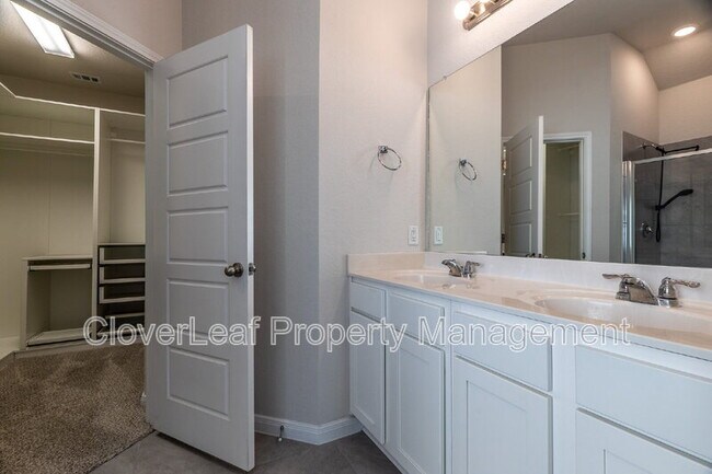 Building Photo - 405 Sika Way