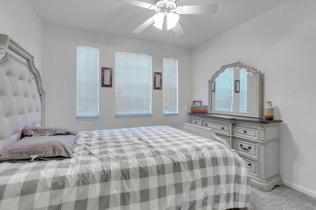 Building Photo - 10075 Gate Pkwy N