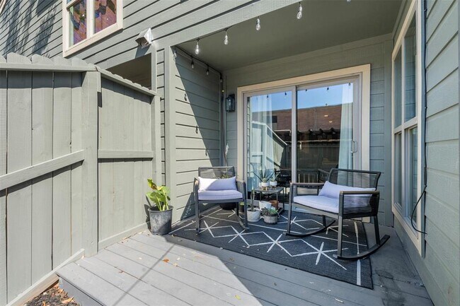 Building Photo - 10811 Greenwillow Dr