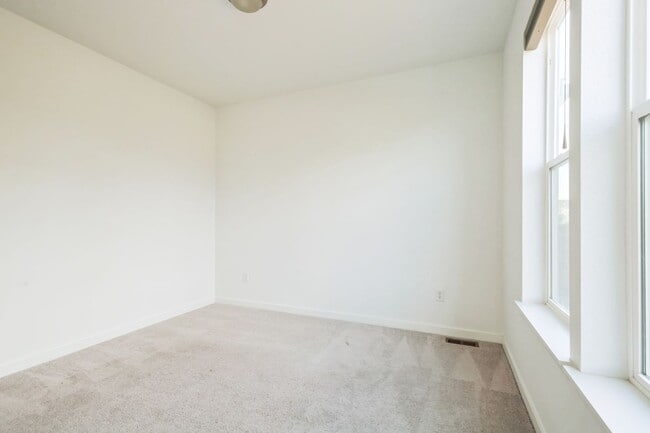 Building Photo - 541 Byrd Aly