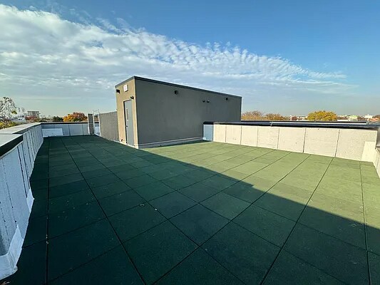 Building Photo - 27 Eldert St