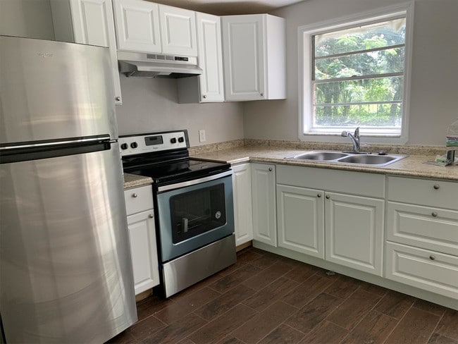 Building Photo - 709 S Adelle Ave