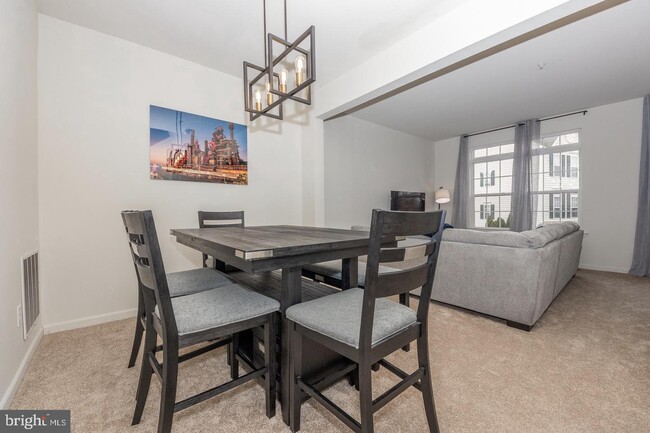 Building Photo - 1644 Oakridge Ln