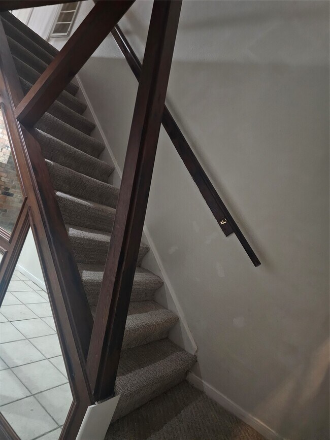 Building Photo - 4011 Alshire Dr