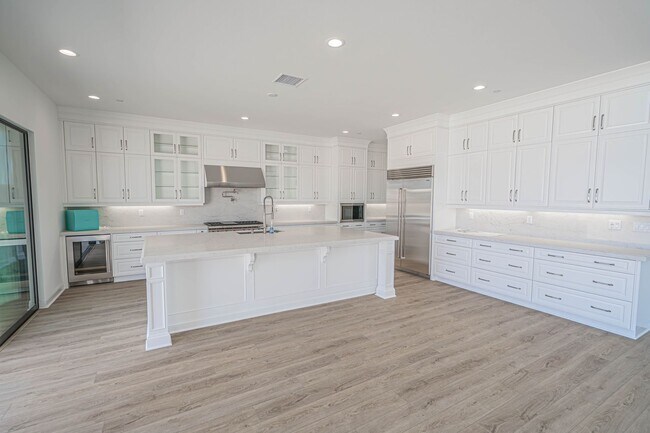Building Photo - Spacious 5-Bedroom Home with Community Ame...
