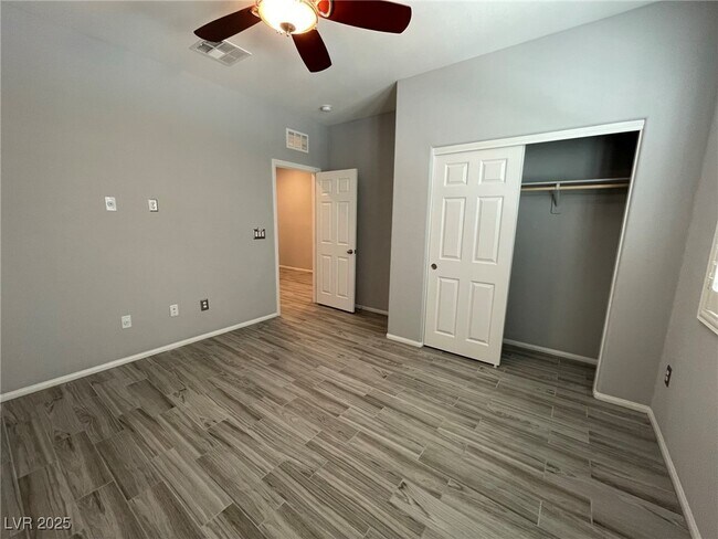 Building Photo - 122 Scarlett View Ave