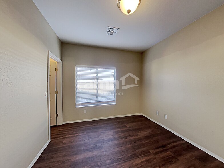 Building Photo - 1517 S 115th Dr