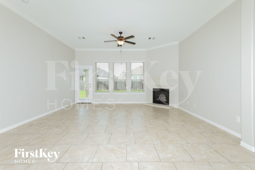 Building Photo - 119 Del Carmen Dr