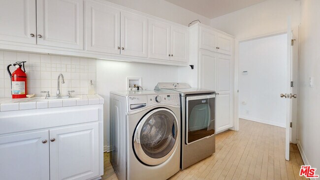 Building Photo - 31844 Seafield Dr